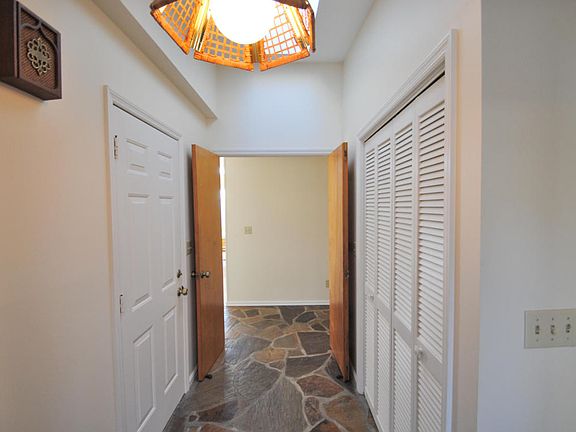 4th image of 338 Snead Dr