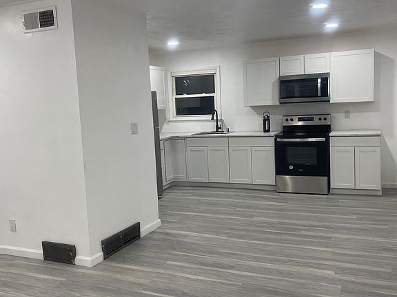 2nd image of 5219 Woodbine Ave