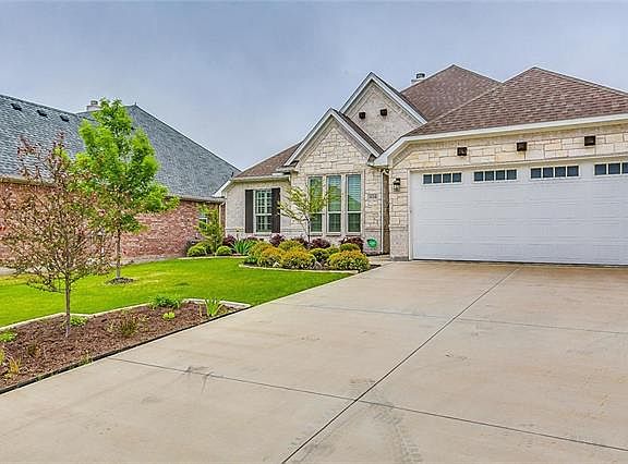 2nd image of 404 Coral Vine Ln
