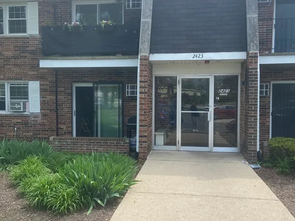 2423 Ogden Ave APT 6, Downers Grove, IL 60515