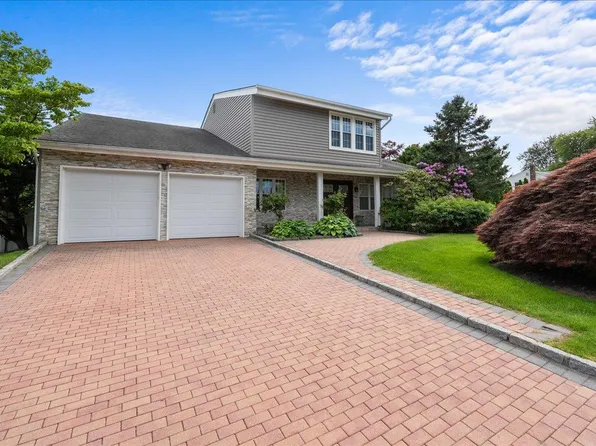 18 Stirrup Lane, Glen Cove, NY 11542