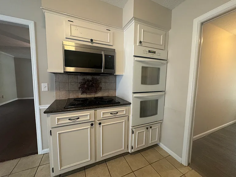 7601 Edgewater Dr — Photo 5