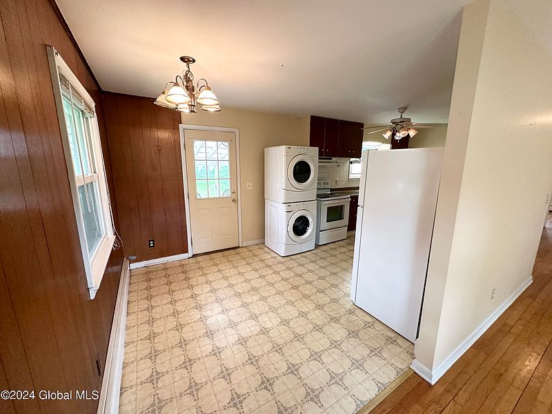 3rd image of 111 Beacon Road