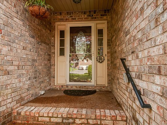 3rd image of 1567 Birchwood Cir