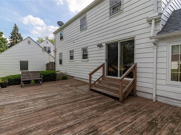 3rd image of 388 Adelaide Ave NE