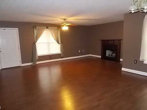 3rd image of 108 Silverberry Ct