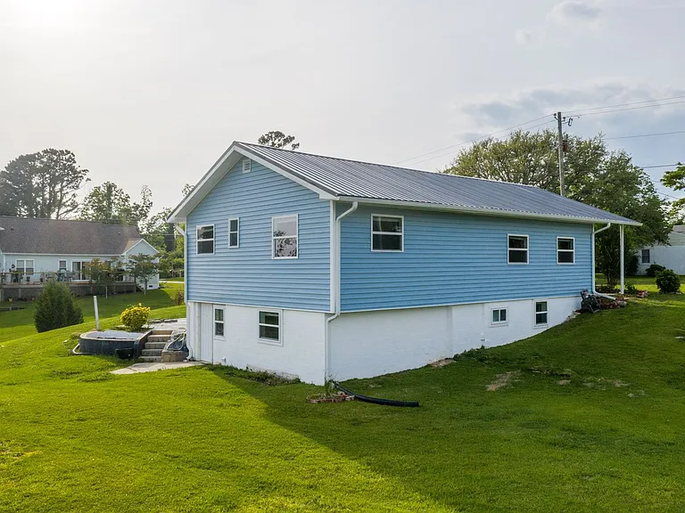 108 Hawkins Creek Ln — Photo 4