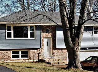 48 Hilltop Dr, Lake In The Hills, IL 60156