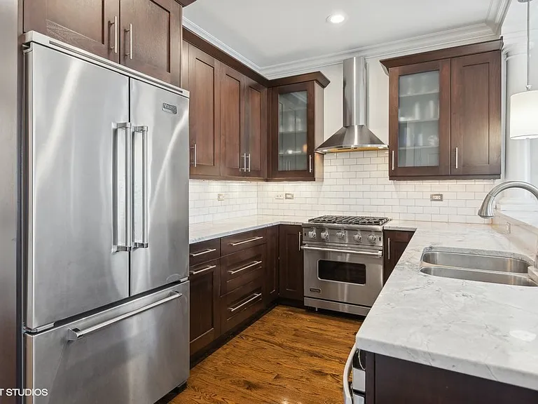 1215 W Barry Ave #3 — Photo 3
