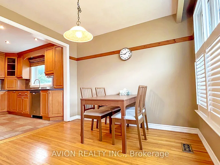 83 Lincoln Green Dr — Photo 9