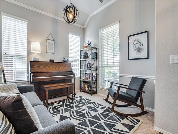 4th image of 2437 Thorntree Dr
