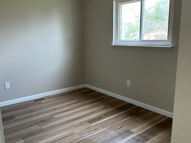21173 Woodward St — Photo 15