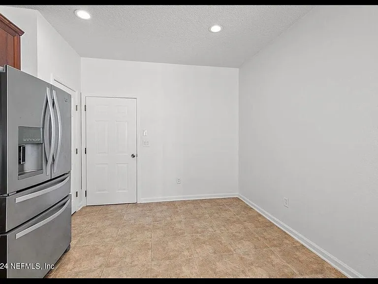 11187 Castlemain Cir W — Photo 12