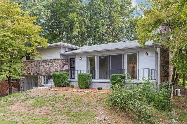 1st image of 2717 Fairview Dr