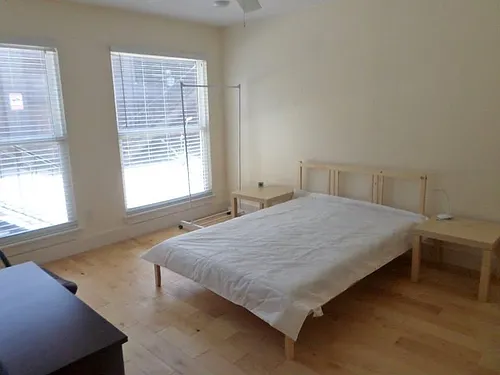 909 Reinli St Photo 1