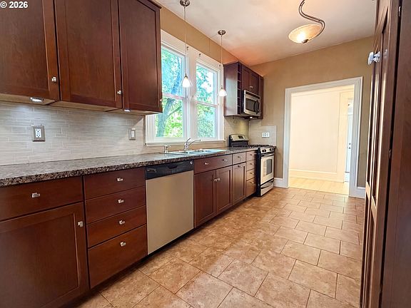 2nd image of 3214 SE 9th Ave