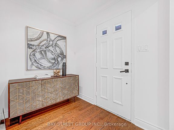 3rd image of 16 Innisbrook Cres
