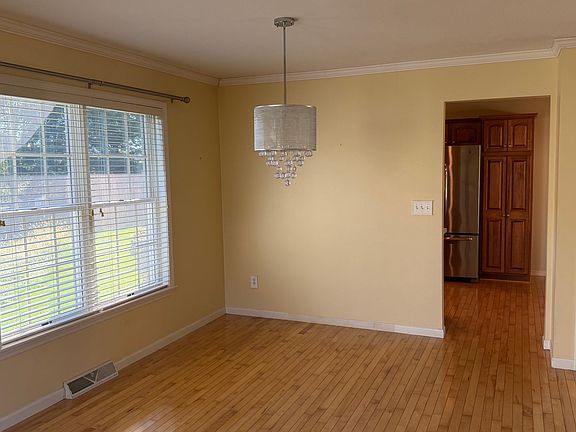 4th image of 1676 Edgebrooke Ct