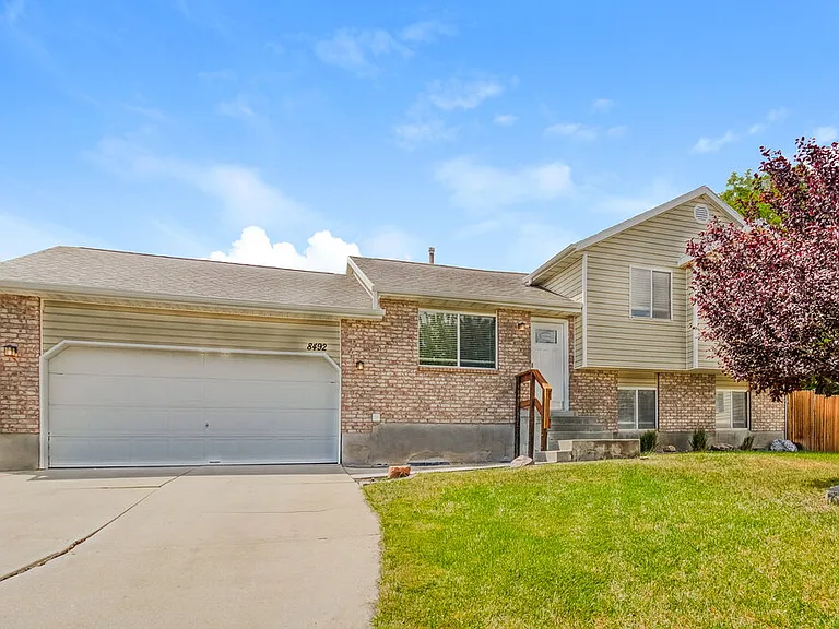 8492 S Merrick Ct — Photo 1