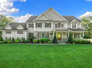 16 Laura Ln, Katonah, NY 10536