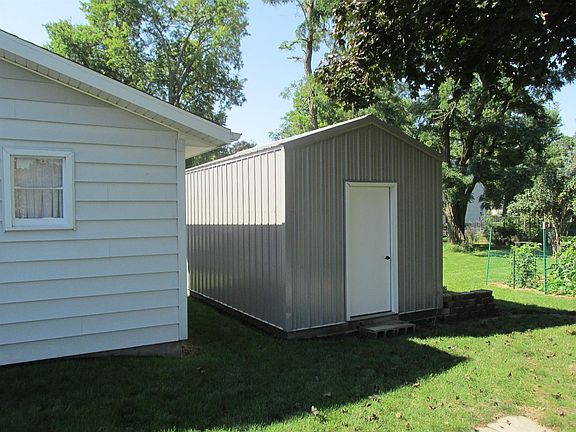 3rd image of 419 N Illinois St