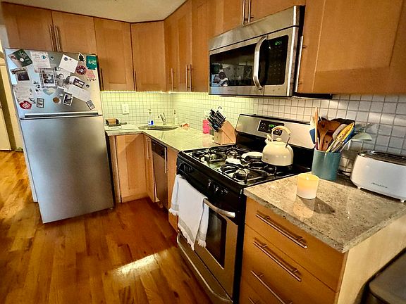 4th image of 312 E 84th St APT 1C