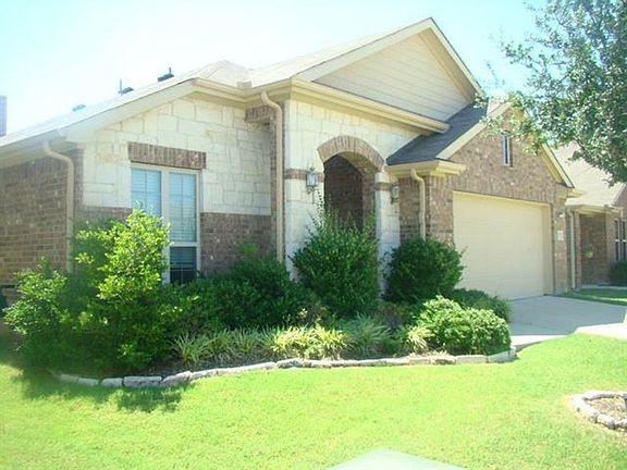 3rd image of 817 Lovebird Ln