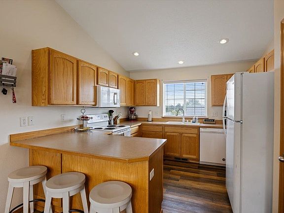 4th image of 811 E Angie Ave