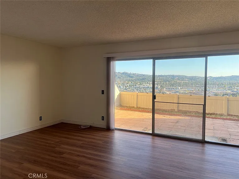 238 Hillcrest Dr — Photo 3