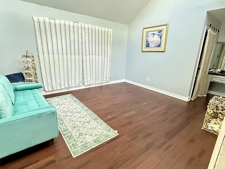 354 S Amherst Dr — Photo 13