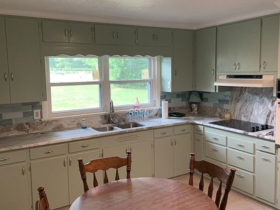 3rd image of 1834 Kemp Rd