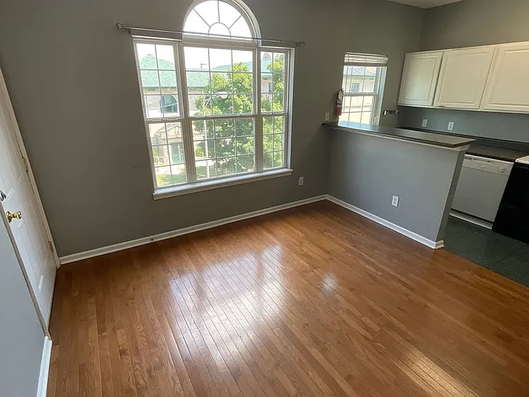 125 N Washington St — Photo 128