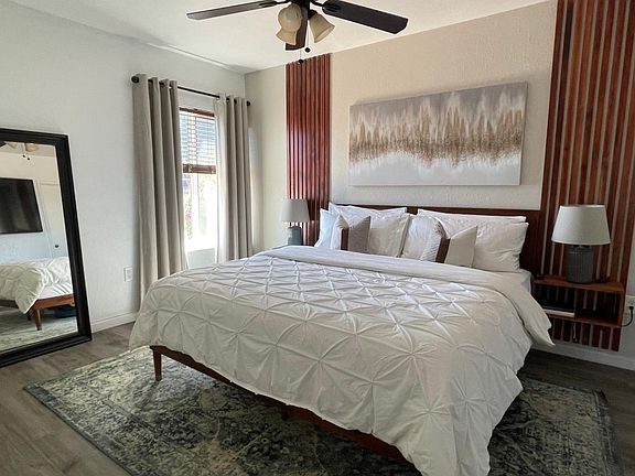 5th image of 712 N Santa Barbara Unit 31