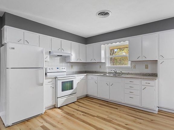 4th image of 1203 Mitchem Dr #B