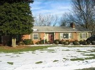 3041 Dover Dr SW, Roanoke, VA 24018