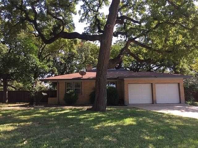 1st image of 910 Red Oak Dr