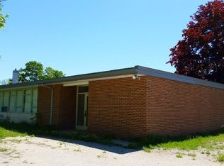 10566 Ferry Rd, Charlevoix, MI 49720