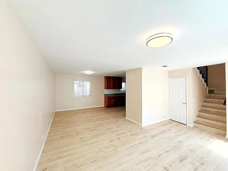 762 W. 21st St. — Photo 12