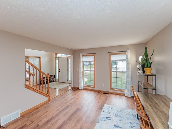5th image of 2014 Glenmont Dr