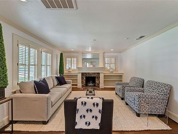 3rd image of 1200 Clover Ln