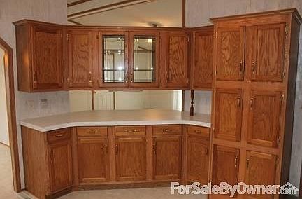 Extensive cabinet area with pull up bar