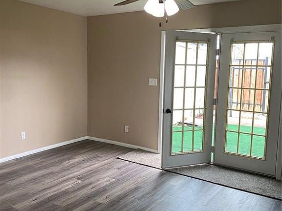 5th image of 1724 Queenswood Dr APT 16