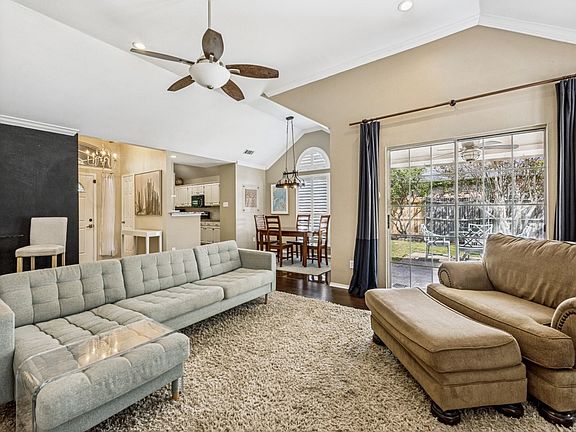 5th image of 808 Canyon Valley Dr