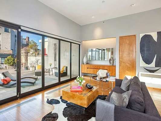 Sold by Sotheby's International Realty | media 27