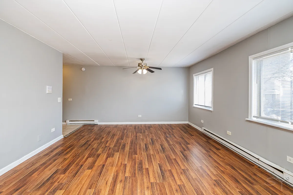 Building Photo - 6416 S Saint Lawrence Ave #1