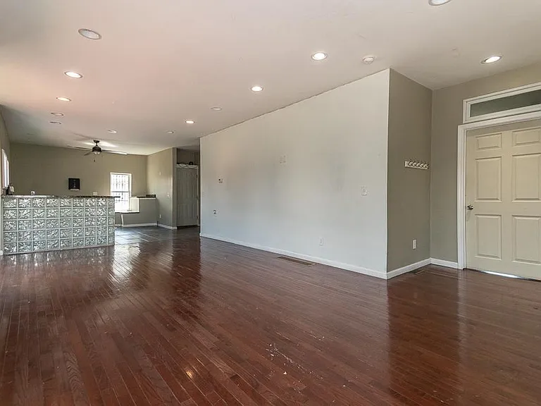 15416 Saranac Rd — Photo 6