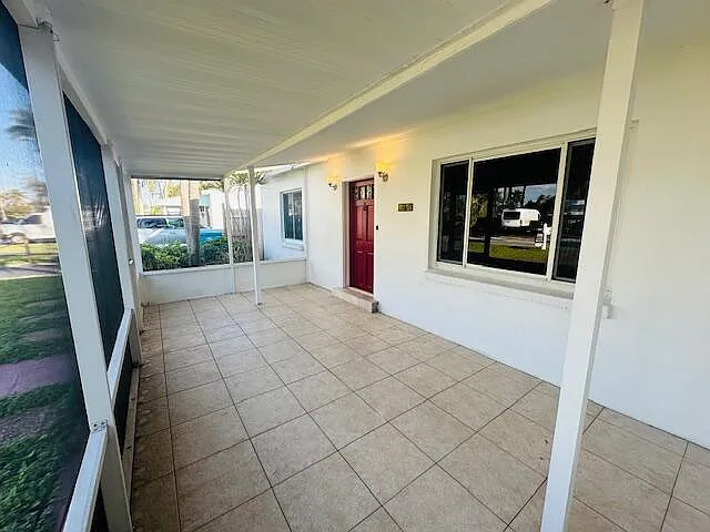 640 Oak St — Photo 3
