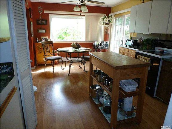 4th image of 74 Westcliff Dr