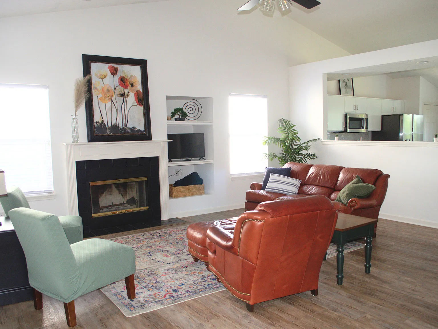 3 bed, $4,000 — Photo 2