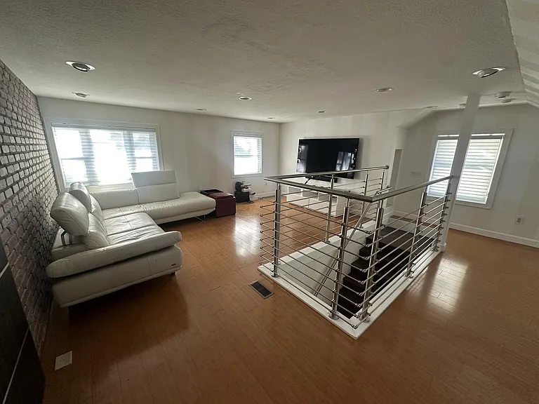 525 S Eagleson Ave — Photo 4